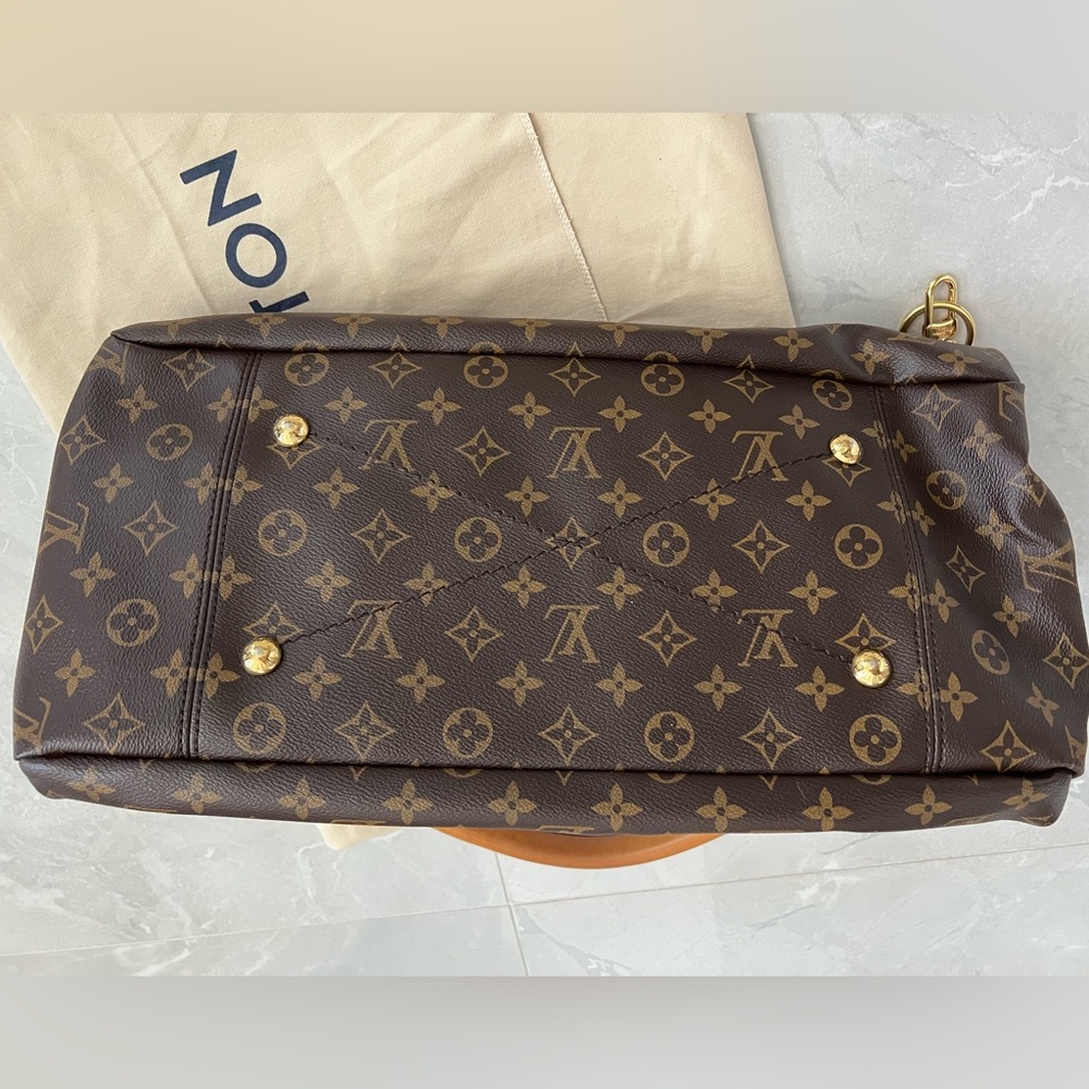 Authentic Louis Vuitton Monogram Artsy Handbag - Picture 10 of 15